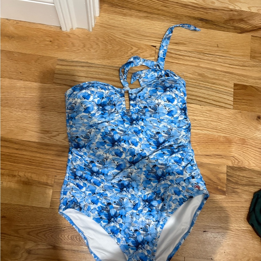 One piece bathing suit